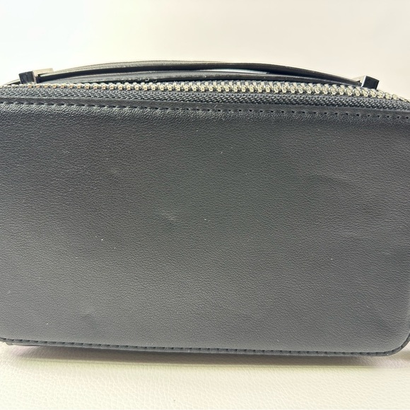 Women’s NEW DKNY Carter Logo Camera Crossbody Bag - Picture 9 of 13